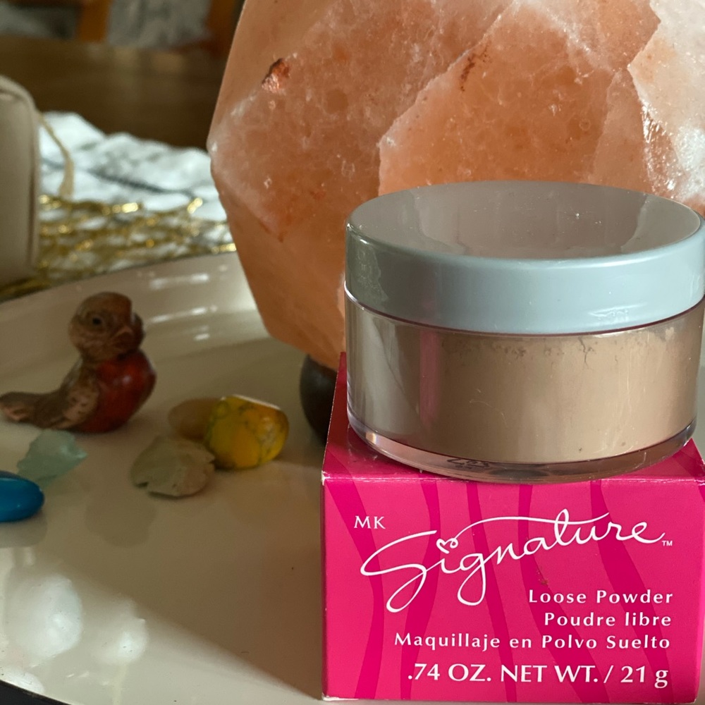 Mary Kay Signature Loose Powder.